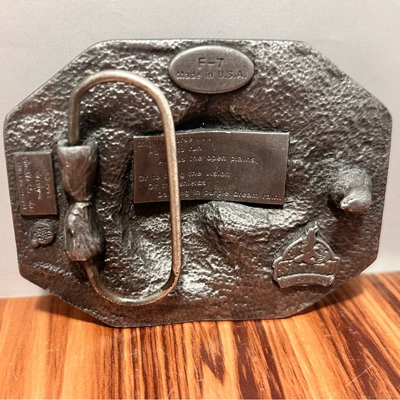 Siskiyou Horse Enamel Belt Buckle, F-7 , Red Green Metal 3D, made in USA 1993 - Picture 2 of 14